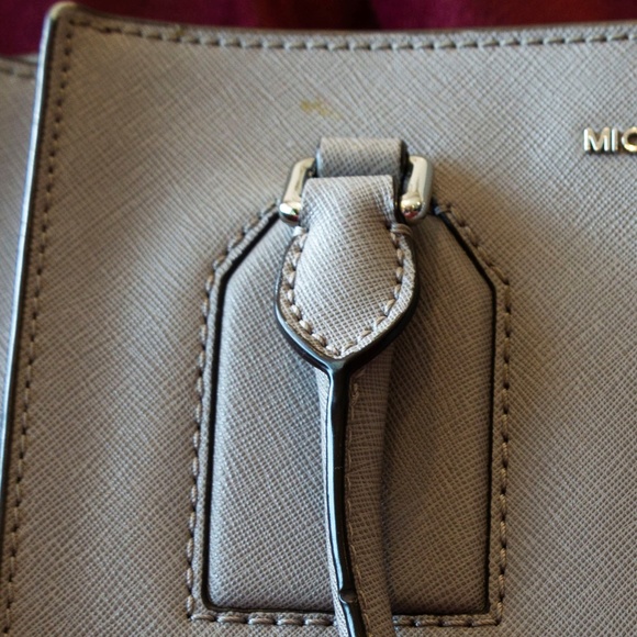 MK Selby Medium Leather Satchel Pearl Grey - Picture 7 of 7